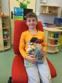 Oliverek slaví 6. narozeniny - modrá kytička